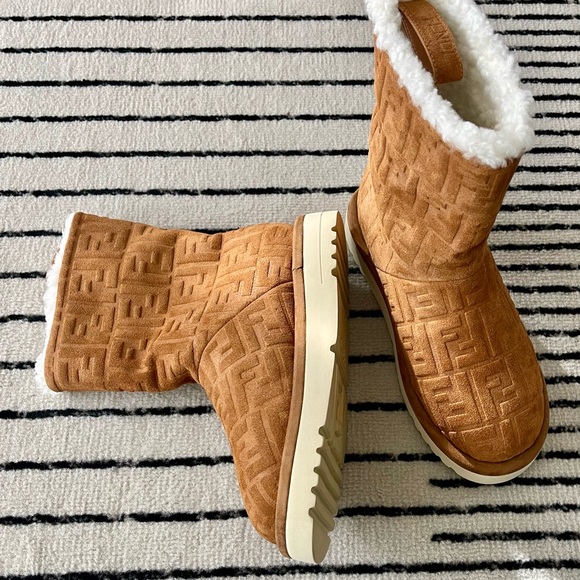 SOLD!! Fendi Women's Camel Shearling Winter Boots - Picture 2 of 6